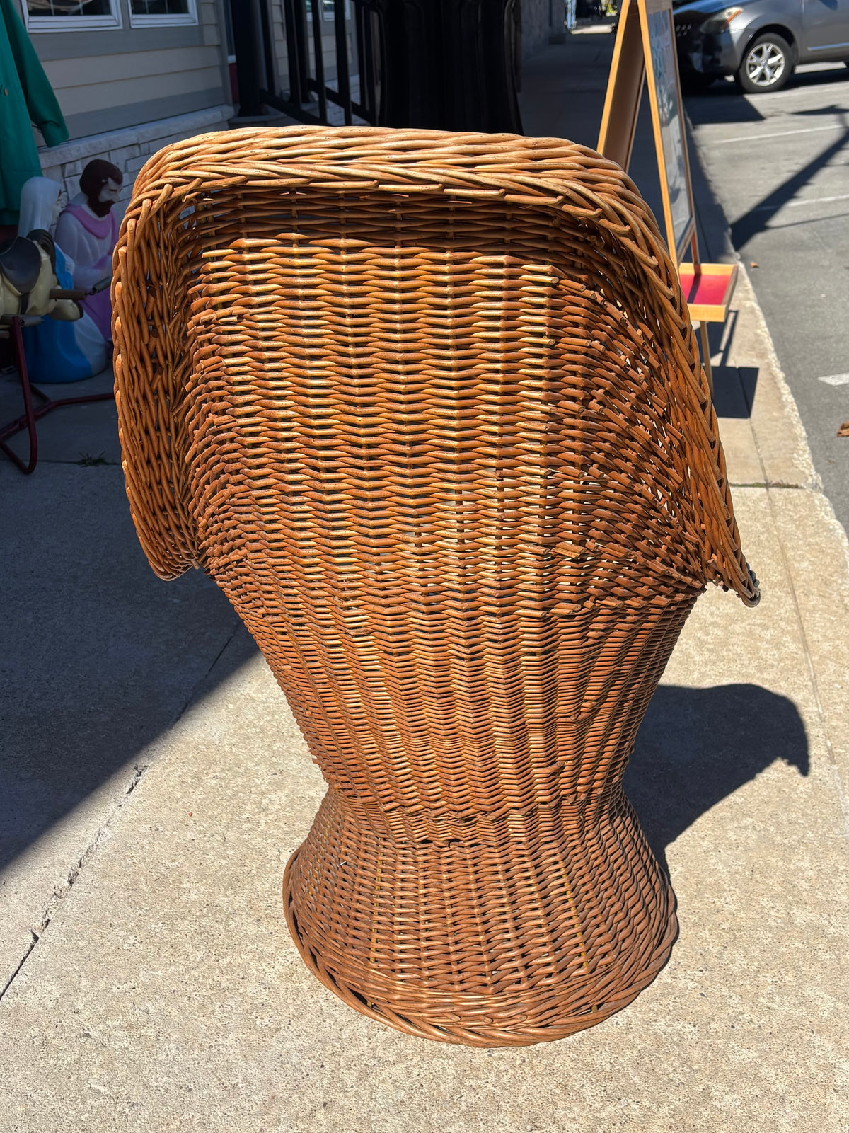 High-Back Wicker Pod Chair with Reversible Cushion